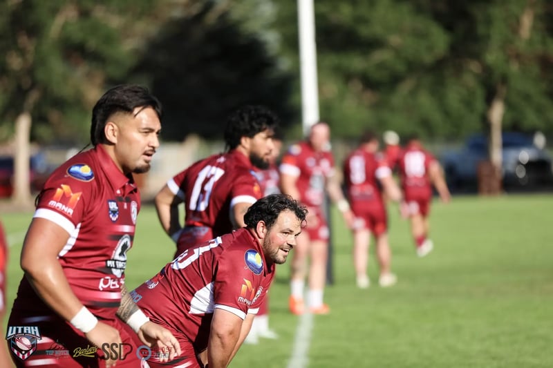 Riverton Seagulls forwards set their defensive line in maroon.